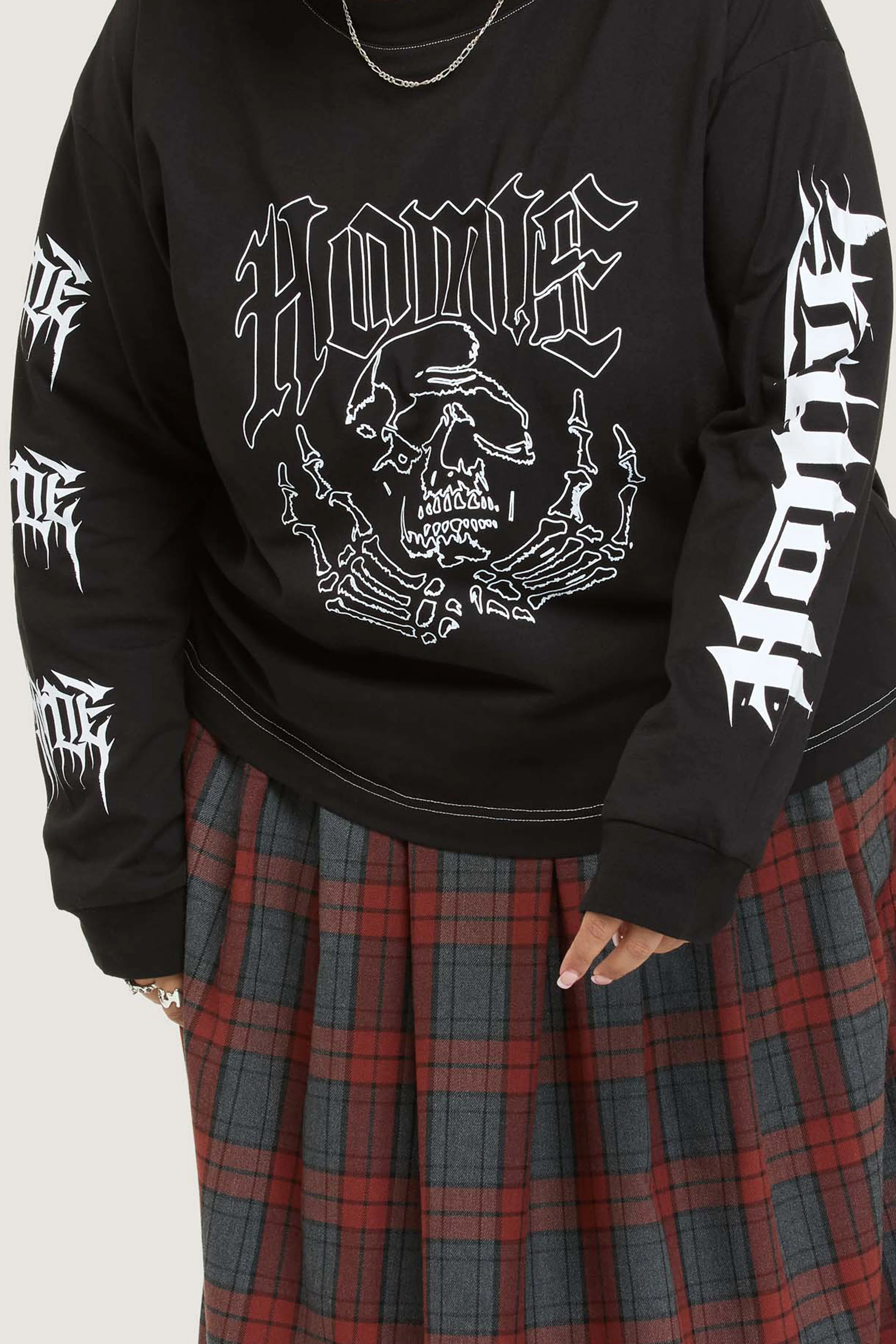 Skull LS Tee - Black - Image 8